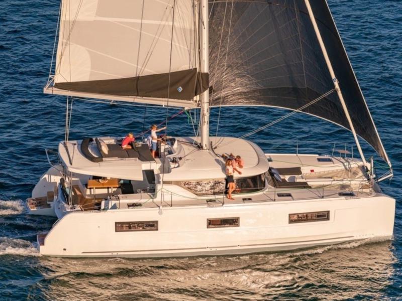 Book yachts online - catamaran - Lagoon 46 - Hearts Desire - rent