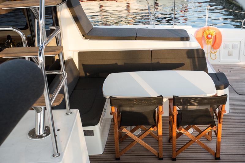 Book yachts online - catamaran - Lagoon 42 - Hydra X - rent