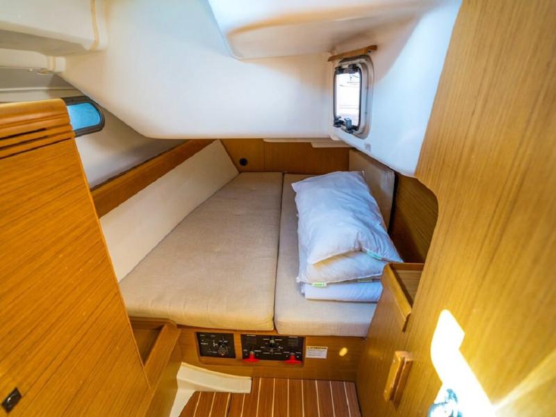 Book yachts online - sailboat - Sun Odyssey 42 i - Deneb - rent