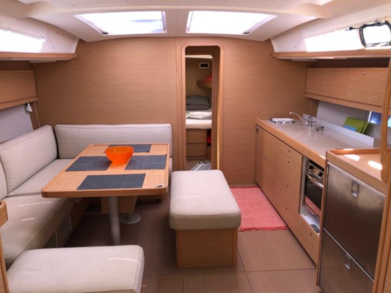 Book yachts online - sailboat - Dufour 460 Grand Large - Elizabeth - rent