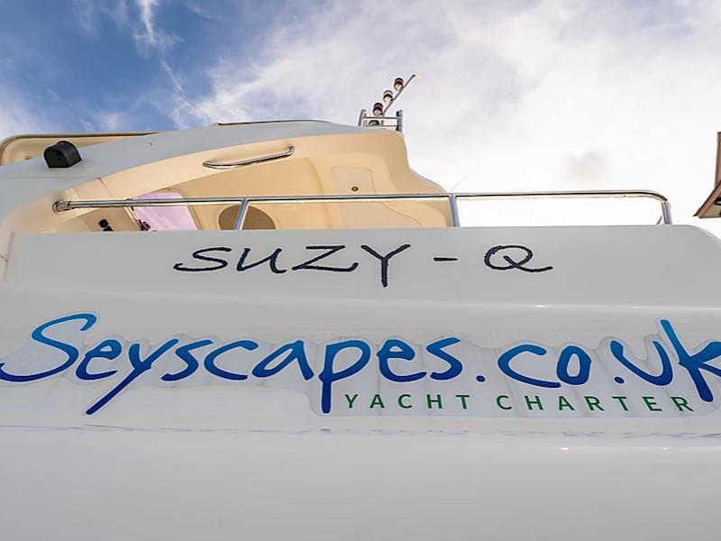 Book yachts online - powercatamaran - Afri-Cat 420 - Suzy Q - rent