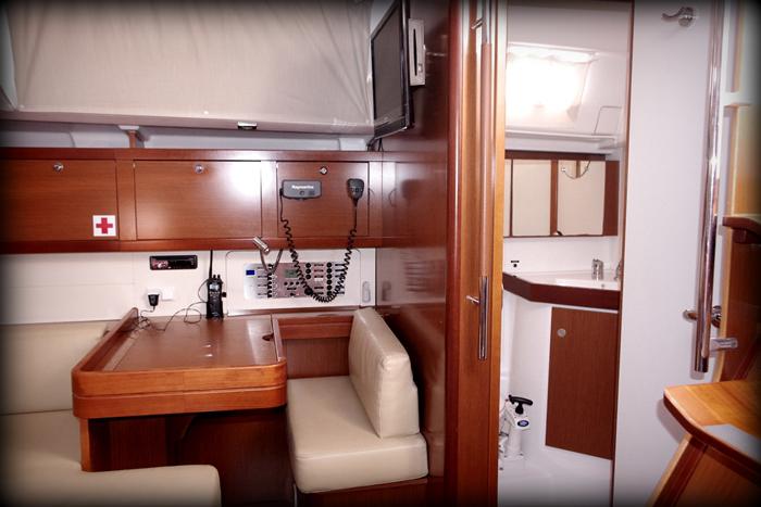 Book yachts online - sailboat - Beneteau Oceanis 50 - Luna M - rent