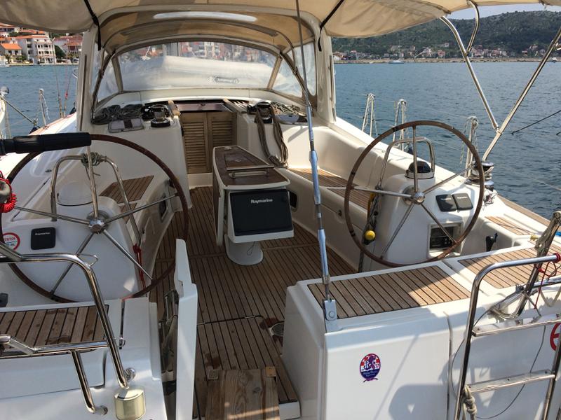 Book yachts online - sailboat - Beneteau Oceanis 50 - Luna M - rent