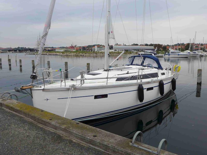 Book yachts online - sailboat - Bavaria Cruiser 37 - Blue Passion - rent