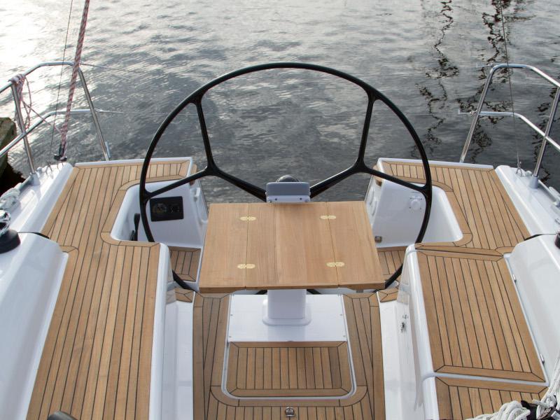 Book yachts online - sailboat - Dehler Varianta 37 - Leila - rent