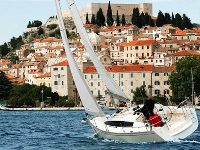 Book yachts online - sailboat - Delphia 31 - LAST MINUTE  - rent