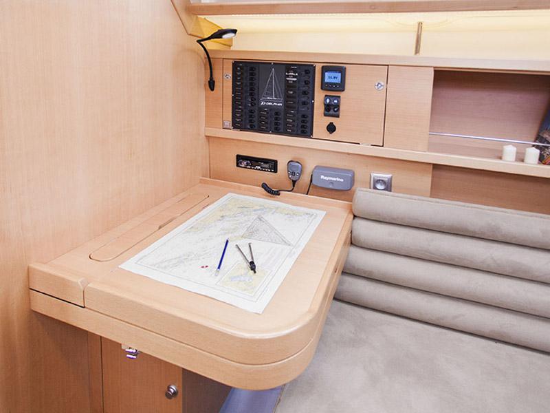 Book yachts online - sailboat - Delphia 37.3 - LE SOLEIL  - rent