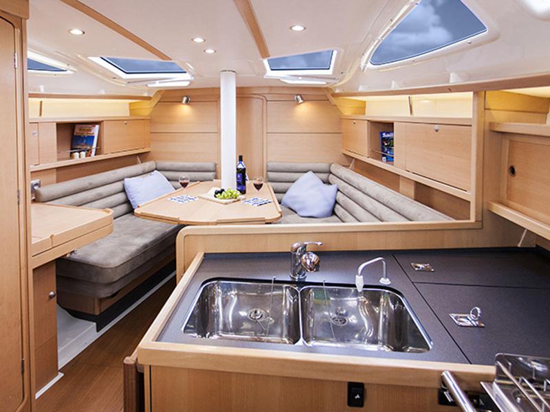 Book yachts online - sailboat - Delphia 37.3 - LE SOLEIL  - rent