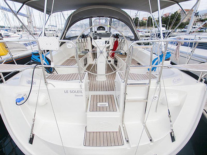 Book yachts online - sailboat - Delphia 37.3 - LE SOLEIL  - rent