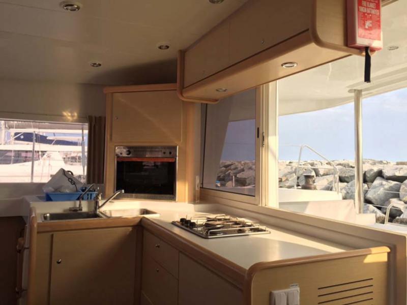 Book yachts online - catamaran - Lagoon 400 - Nusa - rent