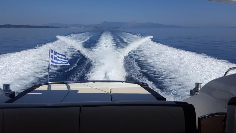 Book yachts online - motorboat - Princess V53 - Princess - rent