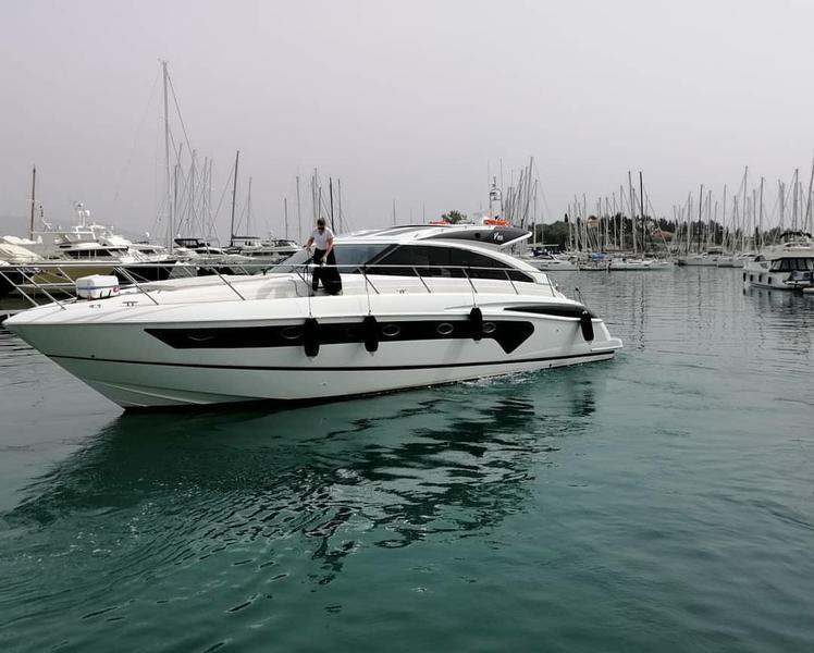 Book yachts online - motorboat - Princess V53 - Princess - rent