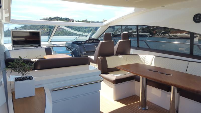 Book yachts online - motorboat - Princess V53 - Princess - rent