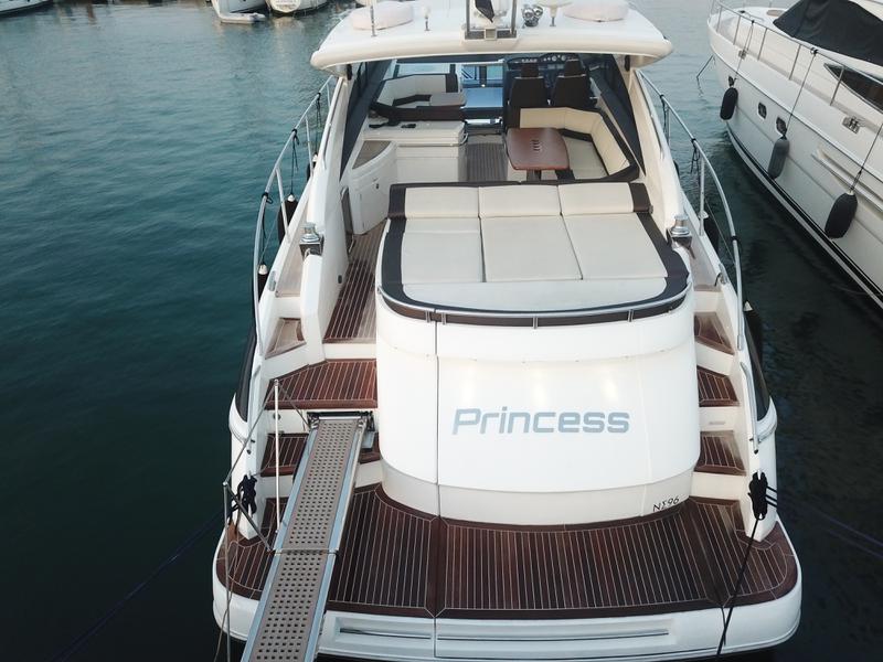 Book yachts online - motorboat - Princess V53 - Princess - rent