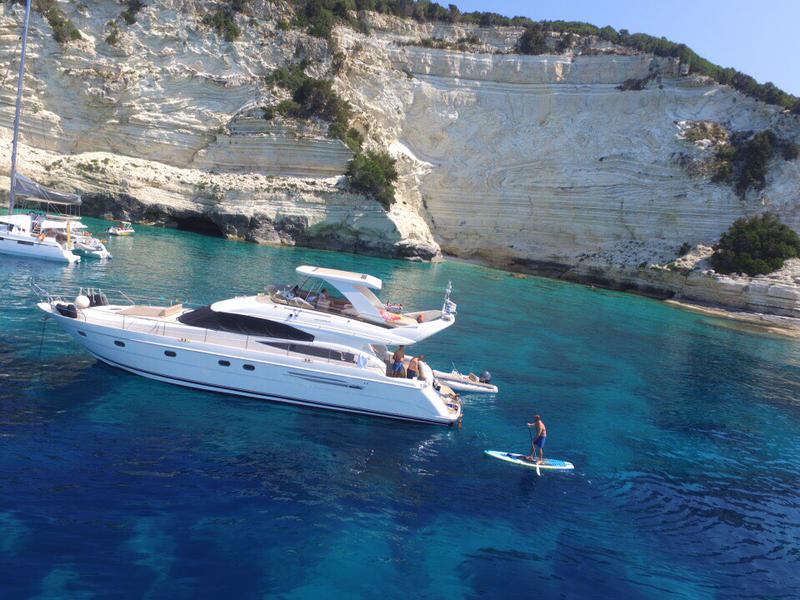 Book yachts online - motorboat - Princess 61 - Allegria - rent