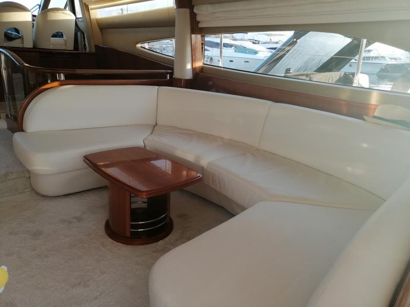 Book yachts online - motorboat - Princess 61 - Allegria - rent