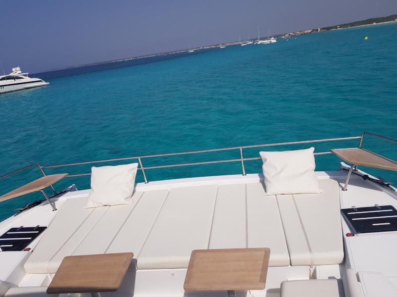 Book yachts online - powercatamaran - Bali 4.3 MY - PHILYA - rent