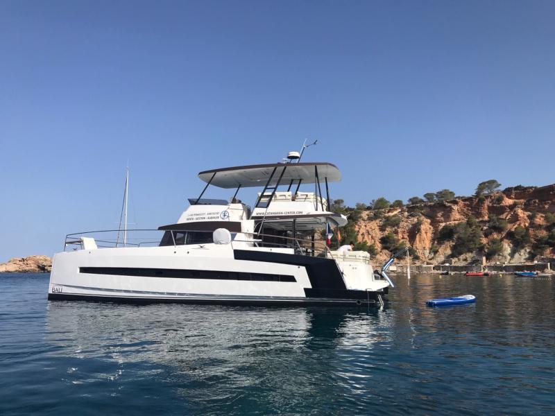 Book yachts online - powercatamaran - Bali 4.3 MY - PHILYA - rent