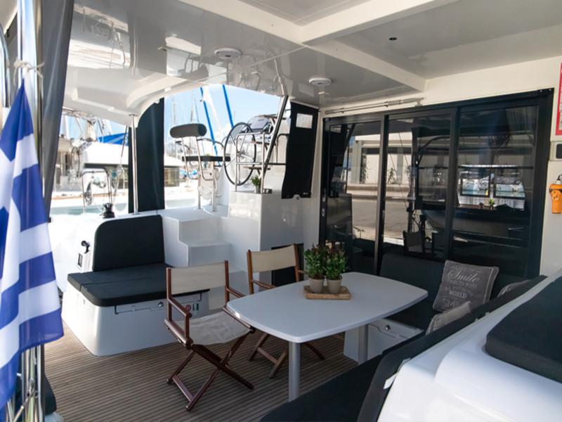 Book yachts online - catamaran - Lagoon 42 - Dioni - rent
