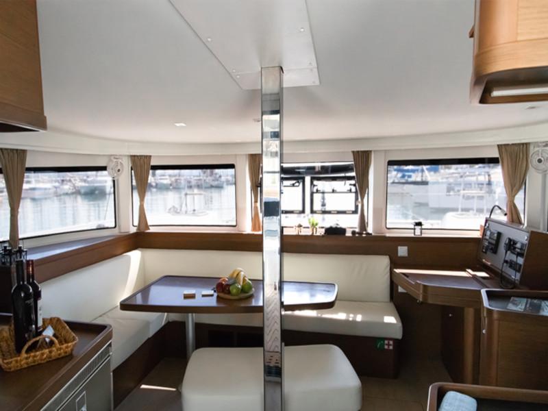 Book yachts online - catamaran - Lagoon 42 - Dioni - rent