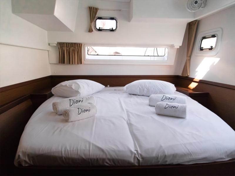 Book yachts online - catamaran - Lagoon 42 - Dioni - rent