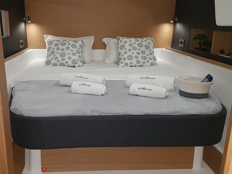 Book yachts online - catamaran - Dufour Catamaran 48 - Albertina II - rent