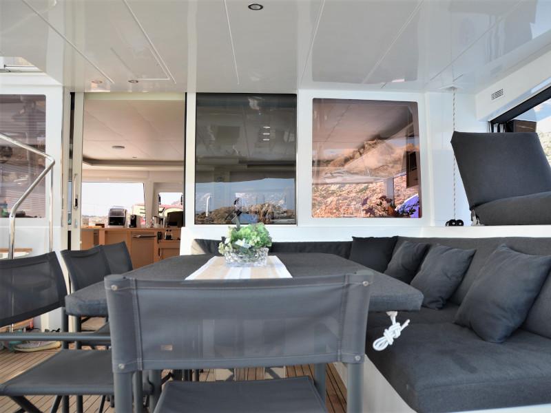 Book yachts online - catamaran - Lagoon 560 - Taipan - rent
