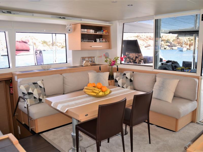 Book yachts online - catamaran - Lagoon 560 - Taipan - rent