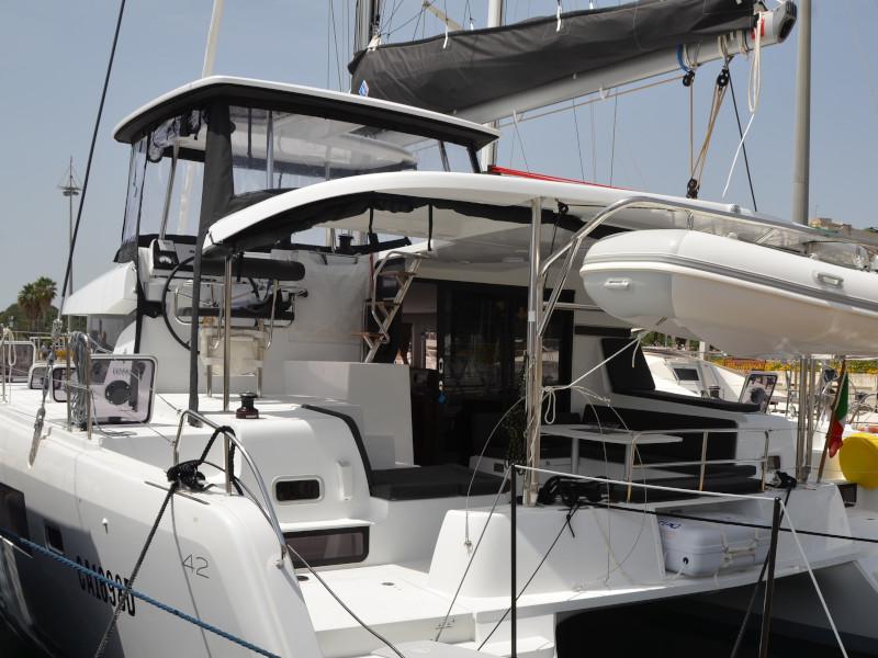 Book yachts online - catamaran - Lagoon 42 - Balute - rent