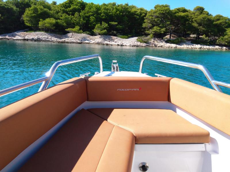 Book yachts online - motorboat - Axopar 28 - La Nina - rent