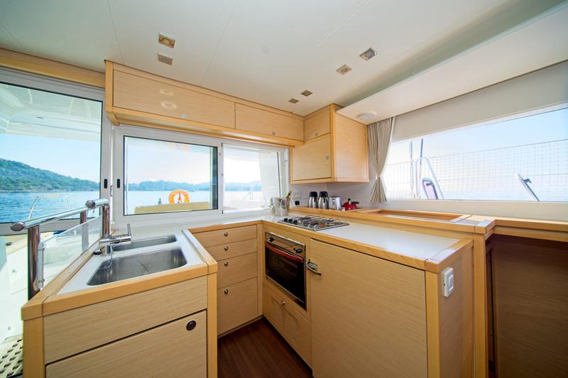 Book yachts online - catamaran - Lagoon 450 - MH 33 - rent