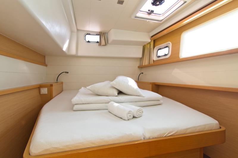 Book yachts online - catamaran - Lagoon 450 - MH 33 - rent