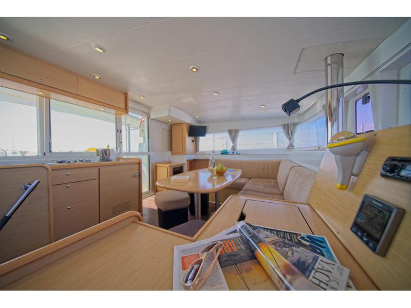 Book yachts online - catamaran - Lagoon 400 - MH 32 - rent