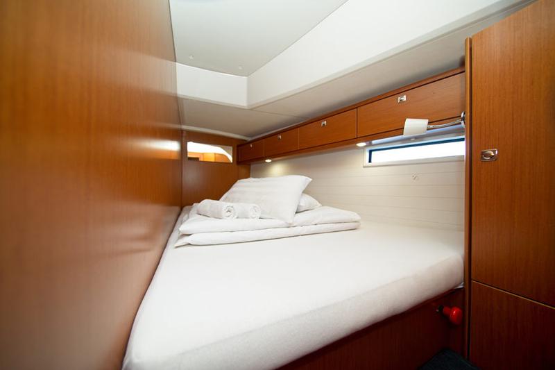 Book yachts online - sailboat - Bavaria 46 CN - MH 44 - rent