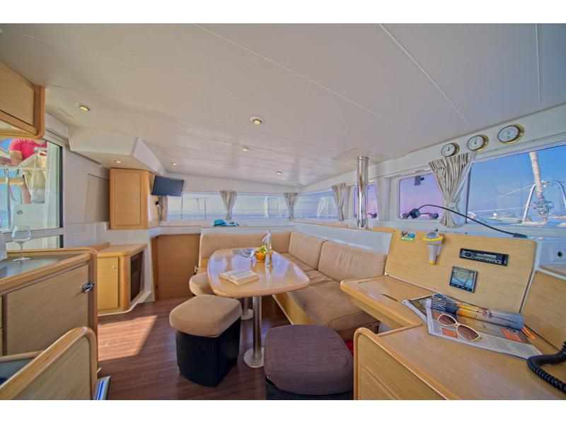 Book yachts online - catamaran - Lagoon 400 - MH 27 - rent