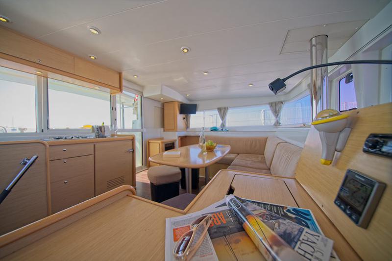 Book yachts online - catamaran - Lagoon 400 - MH 27 - rent