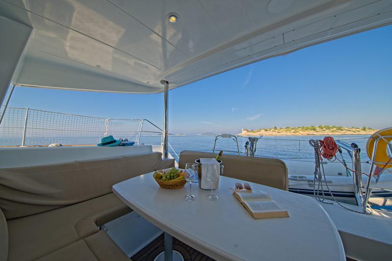 Book yachts online - catamaran - Lagoon 400 - MH 27 - rent