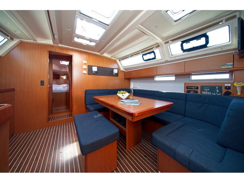 Book yachts online - sailboat - Bavaria 46 CN - MH 83 - rent