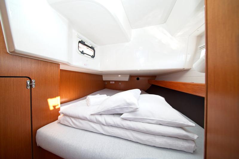 Book yachts online - sailboat - Bavaria Cruiser 41 - MH 67 - rent