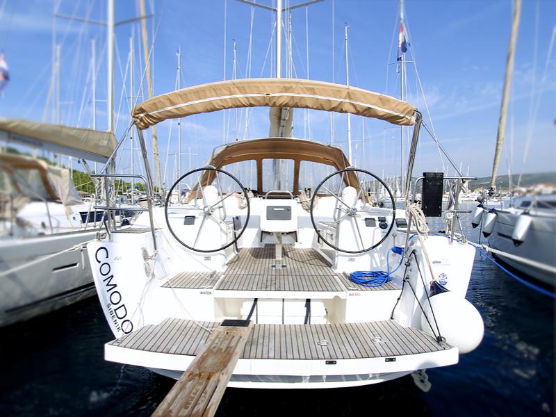 Book yachts online - sailboat - Dufour 450 Grand Large - COMODO - rent