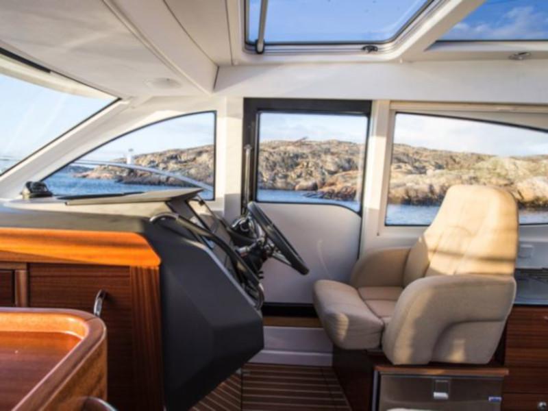 Book yachts online - motorboat - Nimbus 305 Coupe - no name - rent