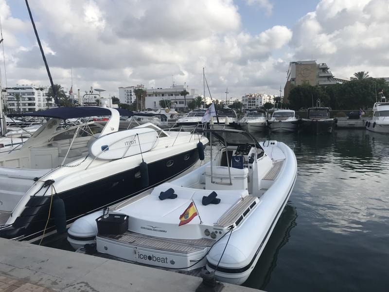 Book yachts online - motorboat - Magazzu' M11 Coupe - Ice Beat - rent