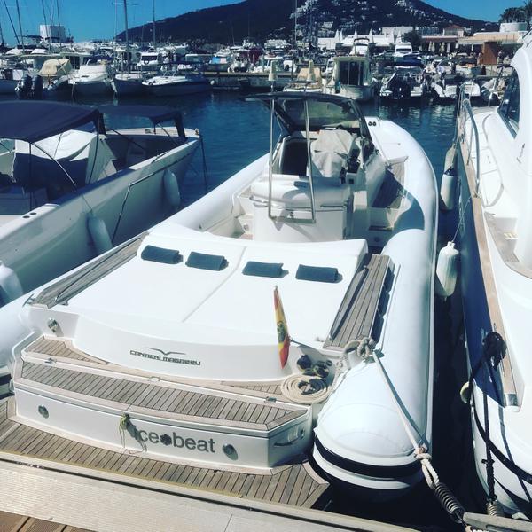 Book yachts online - motorboat - Magazzu' M11 Coupe - Ice Beat - rent