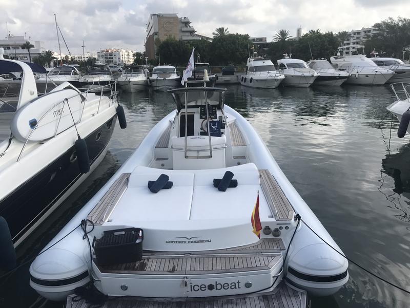 Book yachts online - motorboat - Magazzu' M11 Coupe - Ice Beat - rent