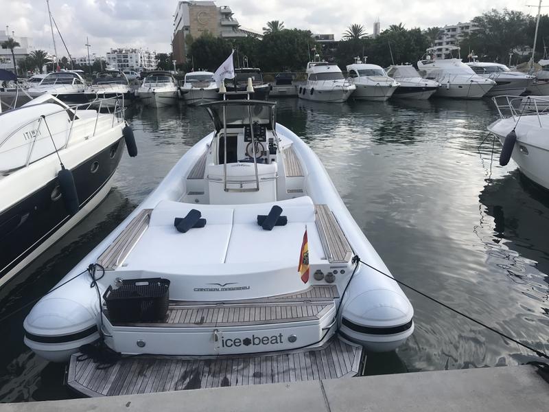 Book yachts online - motorboat - Magazzu' M11 Coupe - Ice Beat - rent