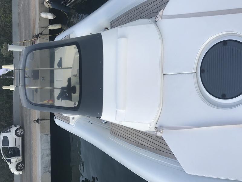 Book yachts online - motorboat - Magazzu' M11 Coupe - Ice Beat - rent