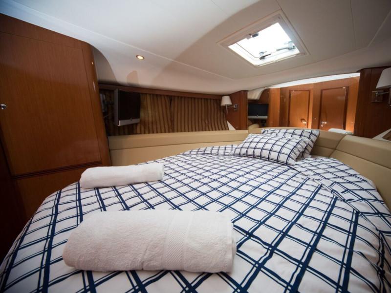 Book yachts online - motorboat - Prestige 42 - Marko - rent