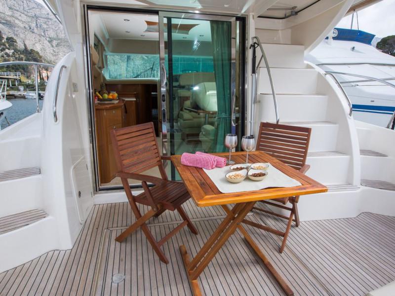 Book yachts online - motorboat - Prestige 42 - Marko - rent