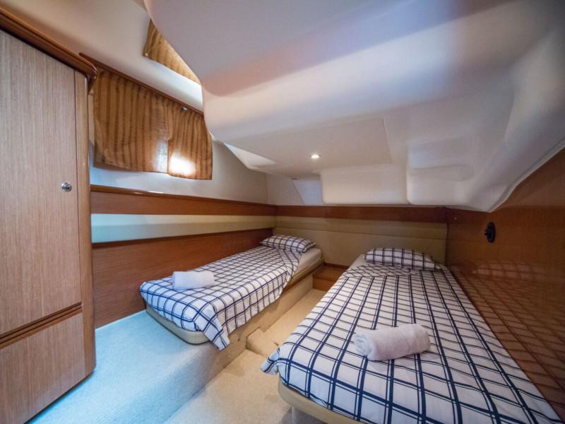 Book yachts online - motorboat - Prestige 42 - Marko - rent