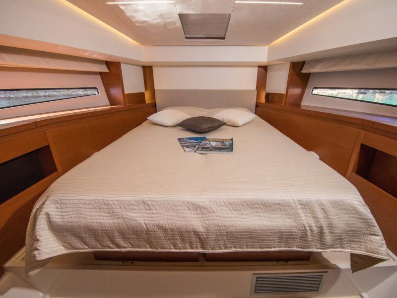 Book yachts online - motorboat - Prestige 460 - Marko I - rent